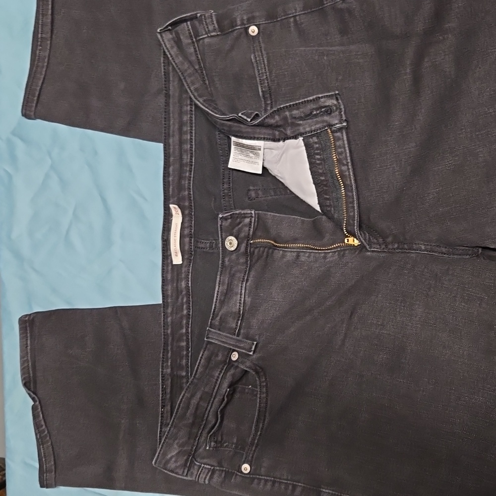 Plus 20w Black Levis